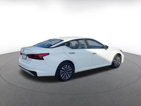 Used 2025 Nissan Altima 2.5 SV image 14