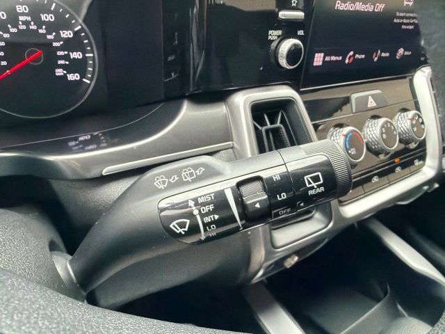 Used 2023 Kia Sorento LX FWD image 28
