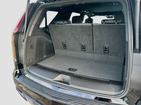 Used 2022 Cadillac Escalade Sport w/ Touring Package AWD/4WD image 28