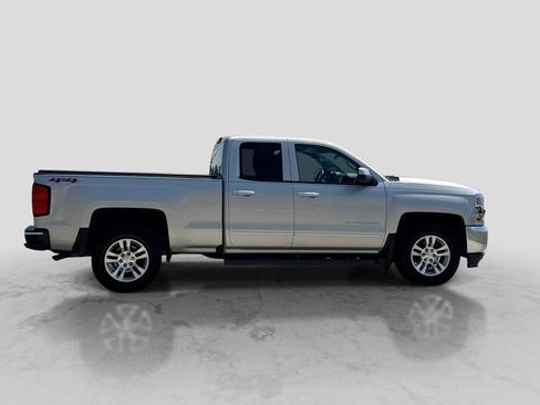 Used 2018 Chevrolet Silverado 1500 LT w/ All Star Edition AWD/4WD image 7