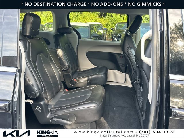 Used 2023 Chrysler Pacifica Touring-L FWD image 17