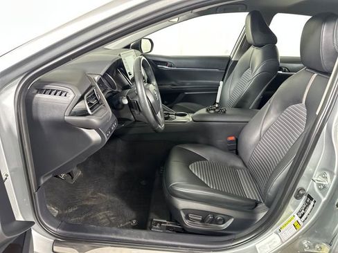 Used 2024 Toyota Camry SE image 11
