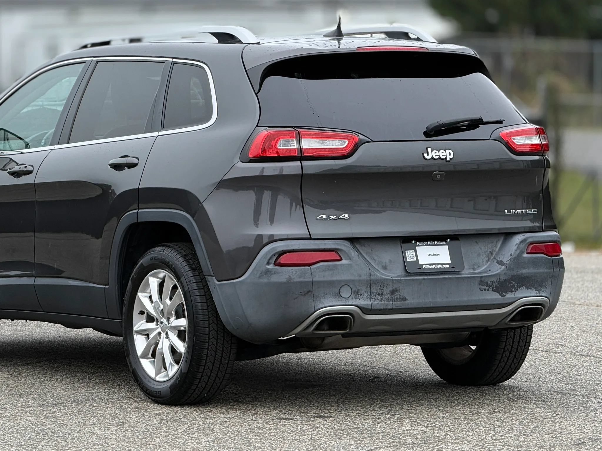 Used 2016 Jeep Cherokee Limited AWD/4WD image 16