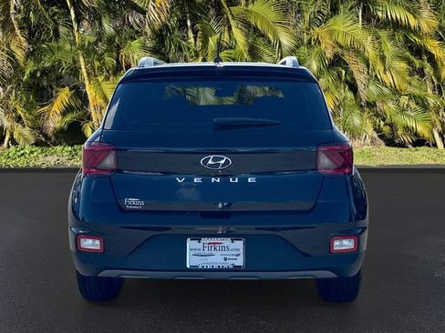 Used 2023 Hyundai Venue SEL w/ Cargo Package FWD image 6