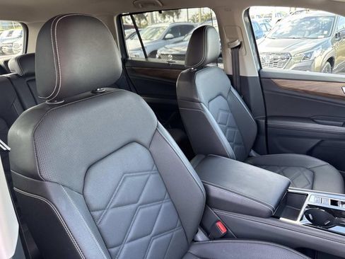 Used 2025 Volkswagen Atlas SE image 17