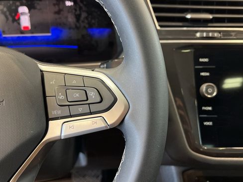 Used 2022 Volkswagen Tiguan SE image 33