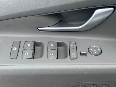 Used 2025 Hyundai Elantra Sport FWD image 21