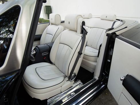 Used 2016 Rolls-Royce Phantom Drophead Coupe image 67