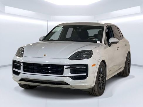 Certified 2025 Porsche Cayenne GTS AWD/4WD image 1