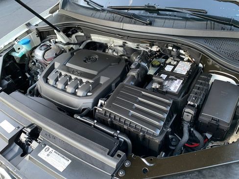 Used 2018 Volkswagen Tiguan SE w/ 18" Alloy Wheels Package image 32