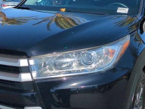 Used 2019 Toyota Highlander Plus AWD/4WD image 10