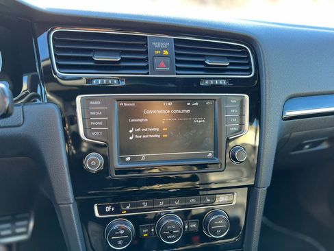 Used 2016 Volkswagen Golf 4-Door image 20