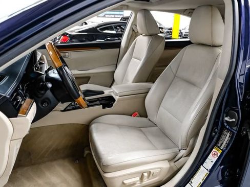 Used 2014 Lexus ES 300h w/ Luxury Package w/Bamboo Trim FWD image 28