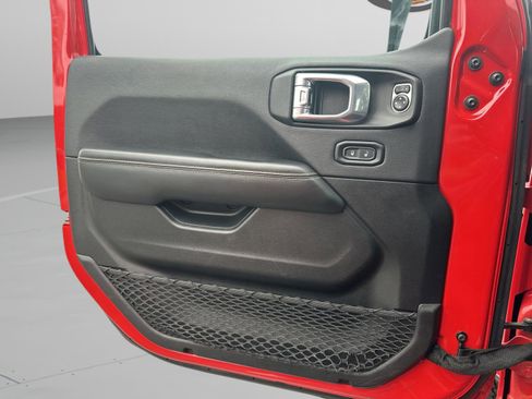 Used 2024 Jeep Wrangler Sahara image 17