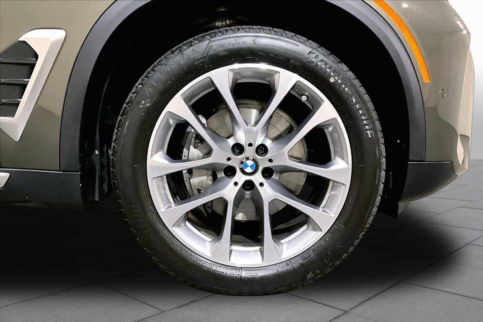 Used 2026 BMW X5 xDrive40i w/ Premium Package AWD/4WD image 10