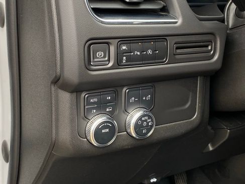 Used 2023 GMC Yukon SLE AWD/4WD image 12