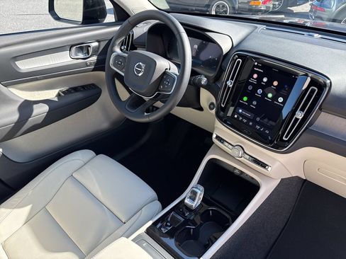 Used 2026 Volvo XC40 B4 Plus w/ Climate Package FWD image 36