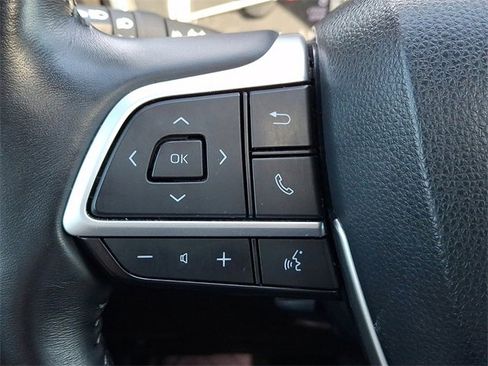 Used 2022 Toyota Highlander XLE image 24