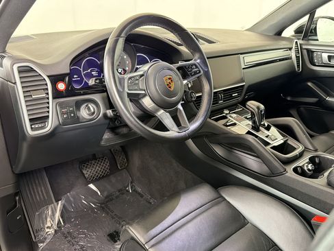 Certified 2023 Porsche Cayenne Platinum Edition AWD/4WD image 4