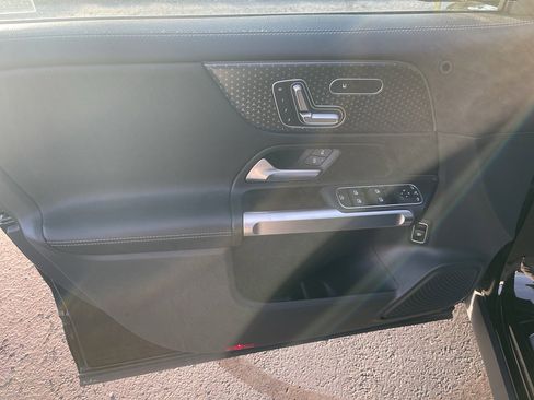 Used 2024 Mercedes-Benz GLB 250 4MATIC image 17