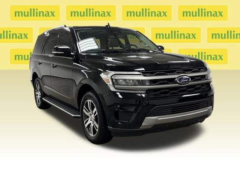 Used 2023 Ford Expedition XLT image 2