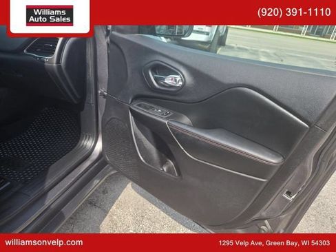 Used 2020 Jeep Cherokee Trailhawk w/ Cold Weather Group AWD/4WD image 15
