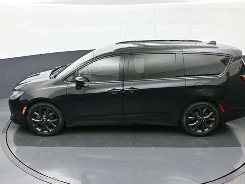 Used 2018 Chrysler Pacifica Touring-L Plus w/ Advanced Safetytec Group FWD image 37