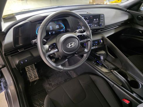 Certified 2025 Hyundai Elantra Sport image 24