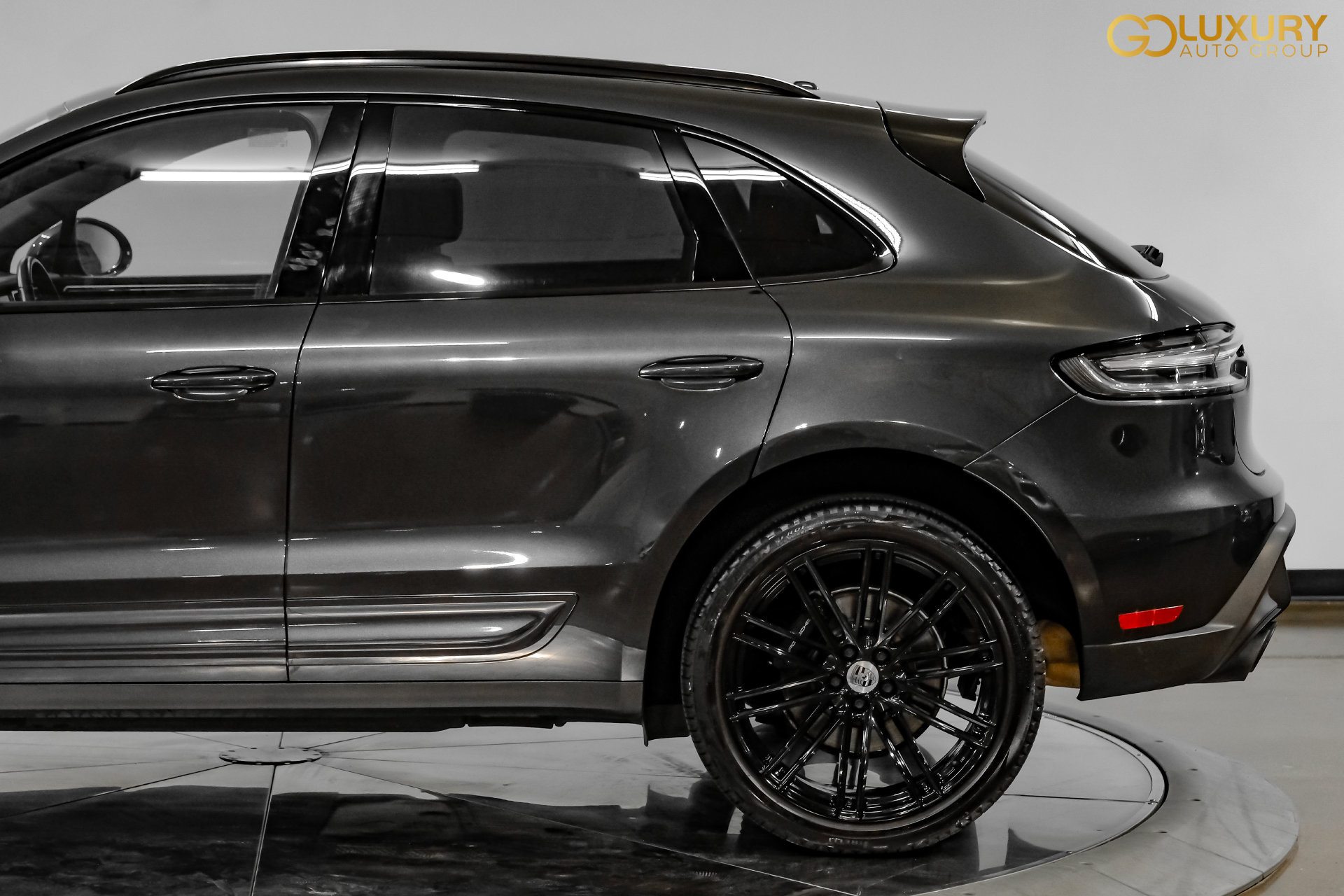 Used 2024 Porsche Macan AWD/4WD image 15