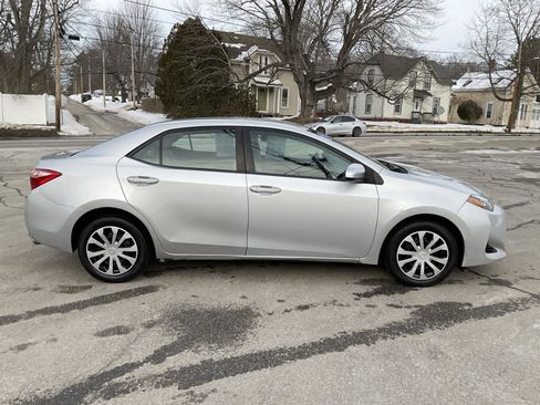 Used 2017 Toyota Corolla LE image 6