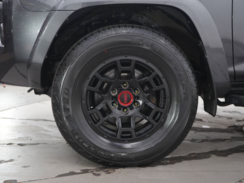 Used 2022 Toyota 4Runner TRD Off-Road Premium w/ TRD Black Wheel Package (TMS) AWD/4WD image 28