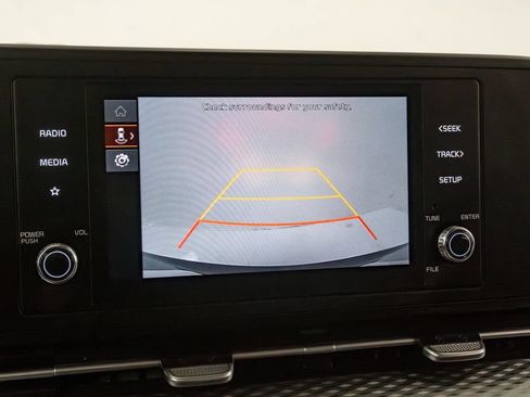 Used 2024 Kia Carnival LX FWD image 19