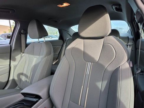 Certified 2025 Hyundai Elantra Sport image 8