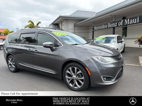 Used 2017 Chrysler Pacifica Limited FWD image 1