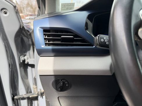 Used 2023 Volkswagen Taos SE w/ Panoramic Sunroof Package image 14