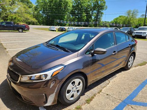 Used 2017 Kia Forte LX image 1