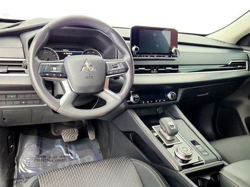 Used 2022 Mitsubishi Outlander ES image 12