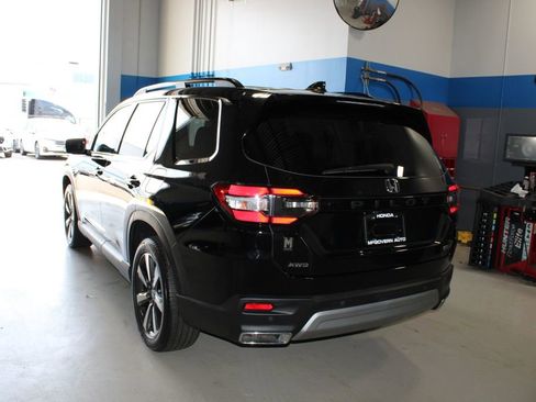 Used 2025 Honda Pilot Touring image 45