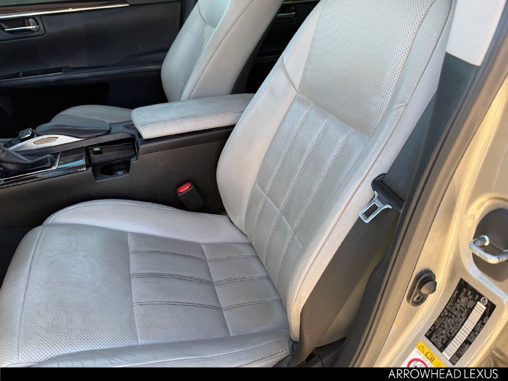 Used 2017 Lexus ES 350 w/ Ultra Luxury Package FWD image 21