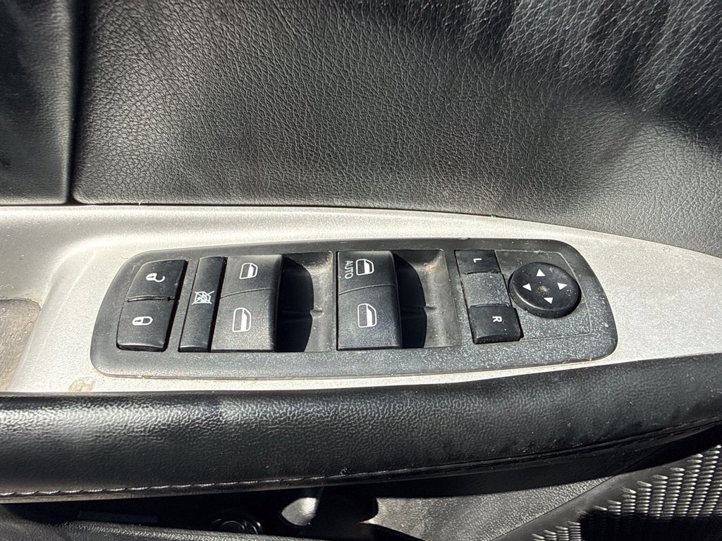 Used 2019 Dodge Journey SE w/ Connectivity Group FWD image 16