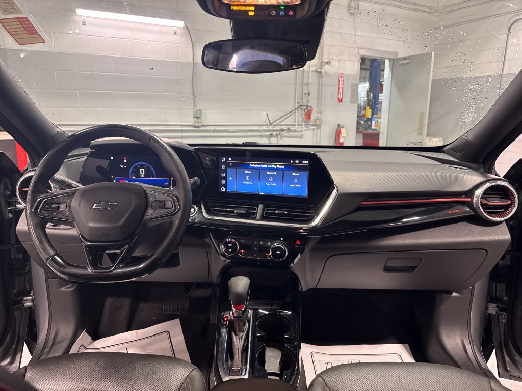 Used 2025 Chevrolet Trax RS w/ Sunroof Package FWD image 40