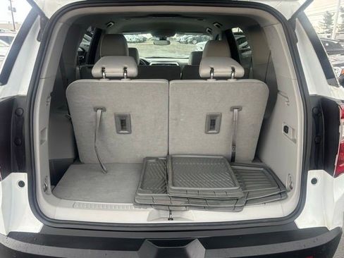 Certified 2022 GMC Acadia SLE FWD image 11