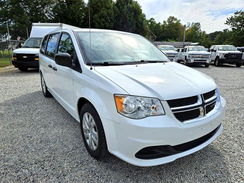 Used 2019 Dodge Grand Caravan SE w/ UConnect Hands-Free Group image 7
