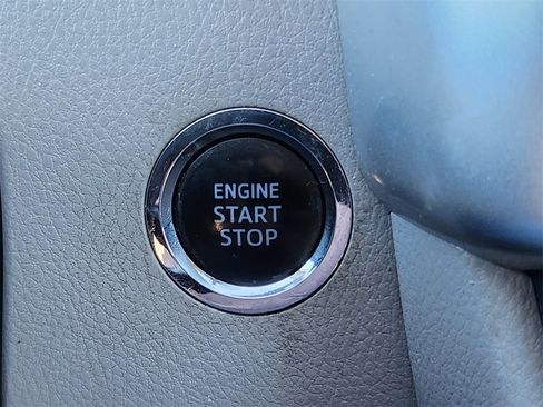 Used 2015 Toyota Highlander XLE image 24