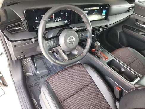 Certified 2025 Nissan Kicks SR FWD image 11