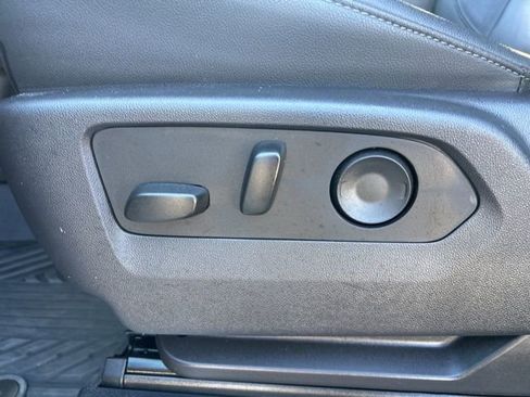 Used 2025 Chevrolet Silverado 2500 LTZ w/ LTZ Convenience Package image 16