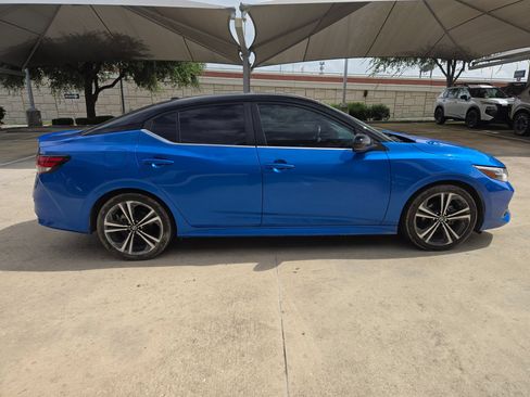 Used 2023 Nissan Sentra SR FWD image 2