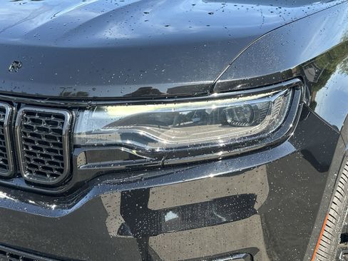 Used 2024 Jeep Wagoneer Series II w/ Convenience Group I image 11