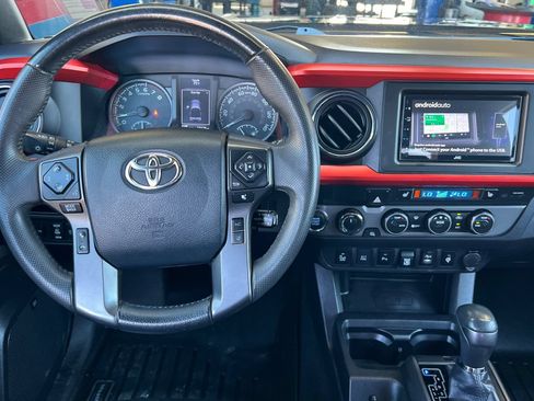 Used 2019 Toyota Tacoma TRD Off-Road AWD/4WD image 15