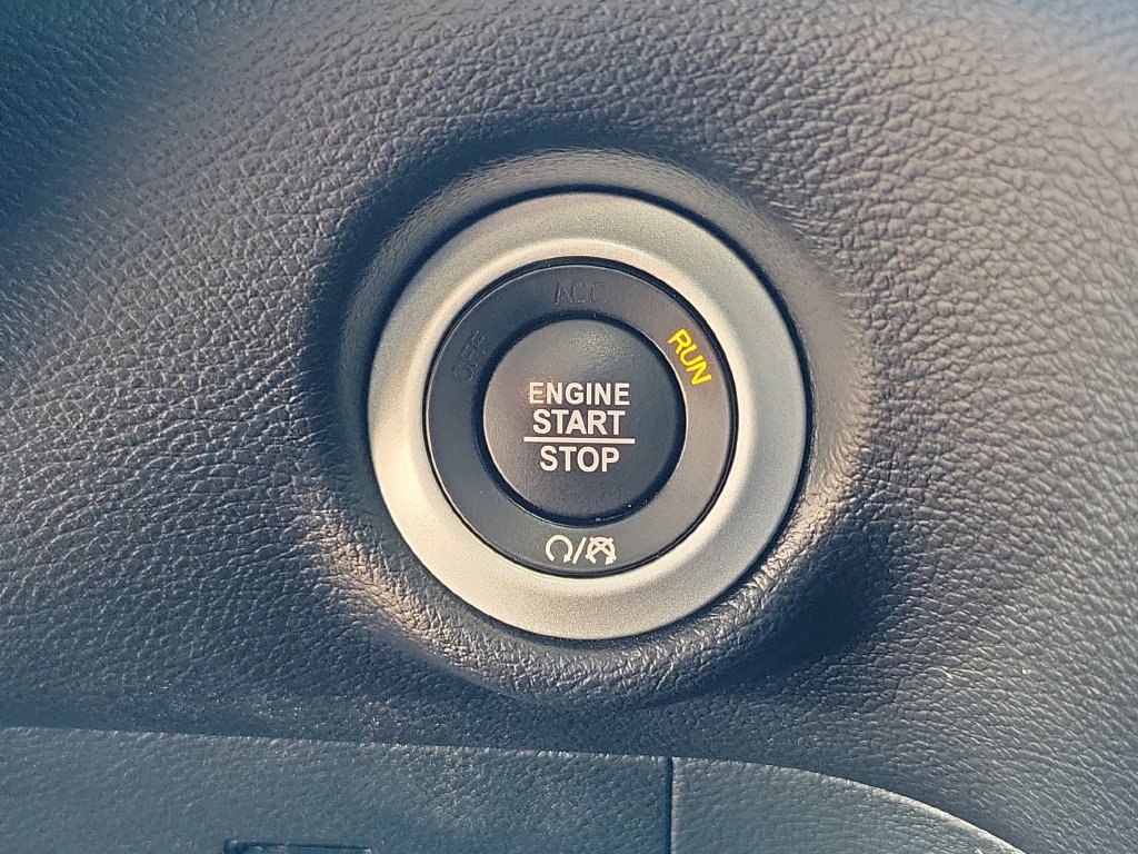 Used 2025 Chrysler Pacifica Select FWD image 34